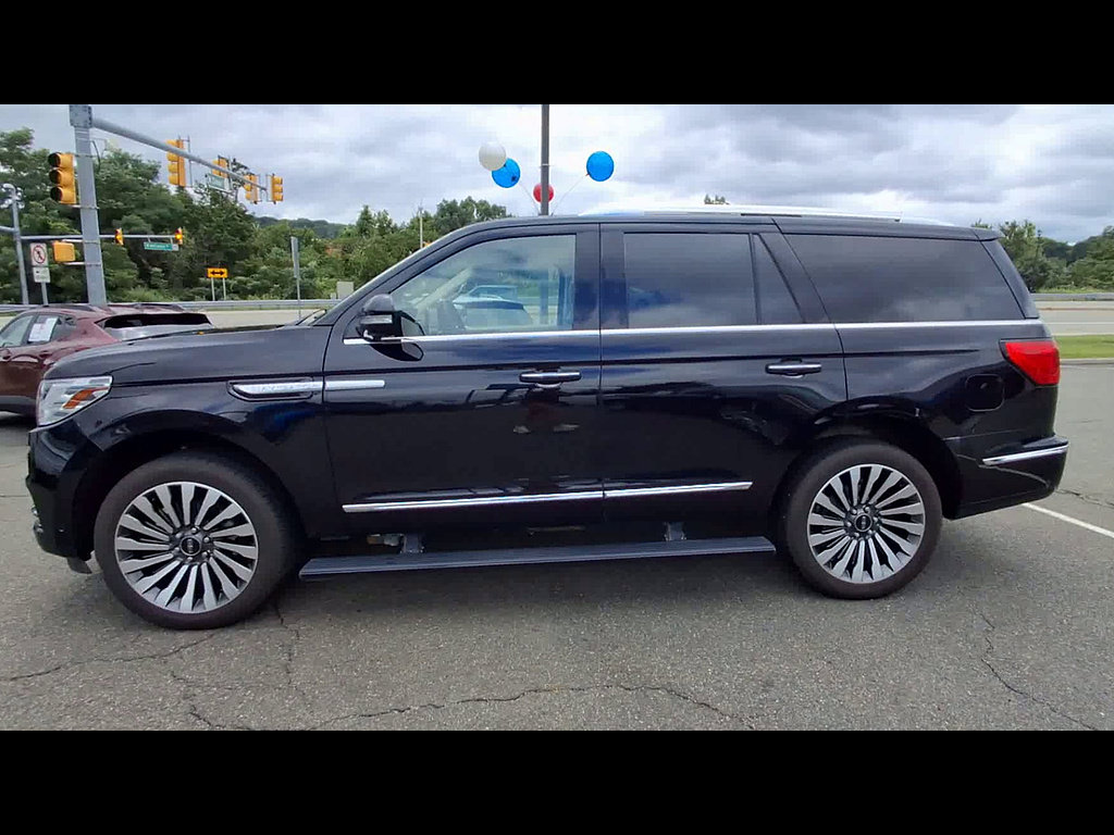 Used 2021 Lincoln Navigator Reserve w/ Luxury Package AWD/4WD image 5