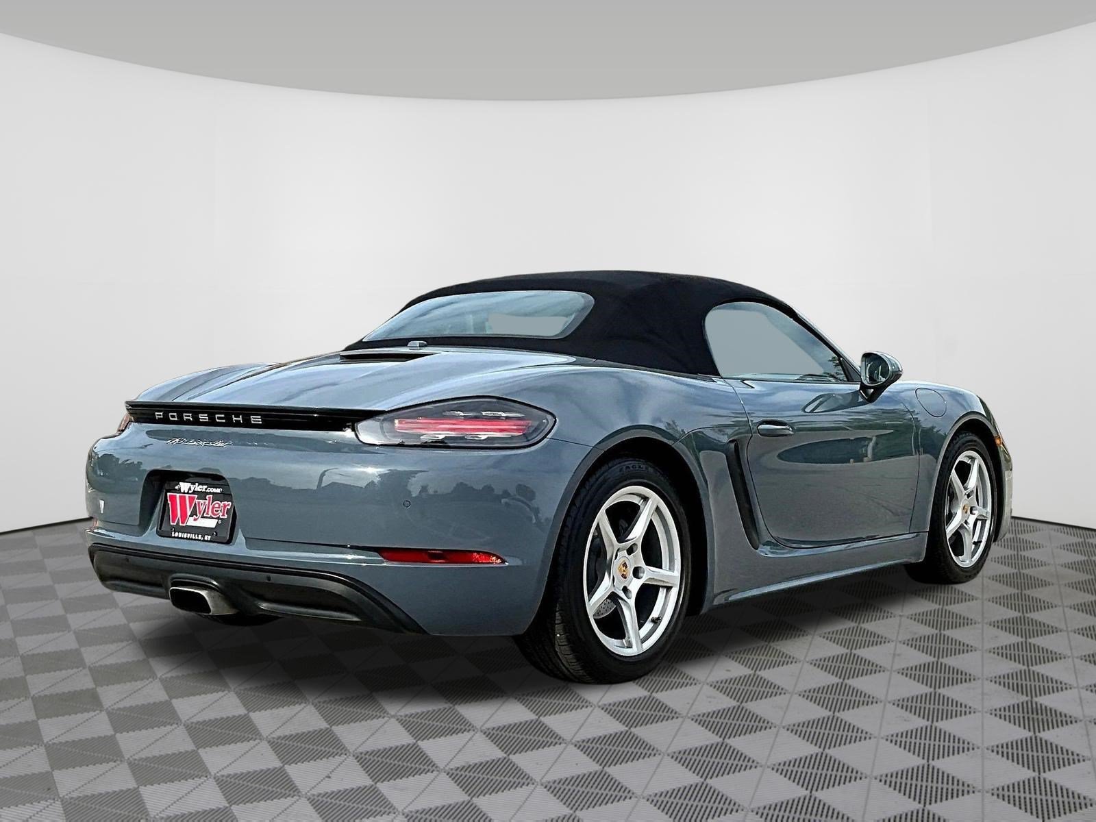 Used 2017 Porsche 718 Boxster RWD image 6