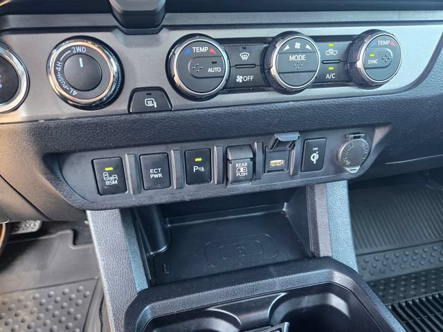 Used 2023 Toyota Tacoma TRD Off-Road w/ Advanced Technology Package AWD/4WD image 15