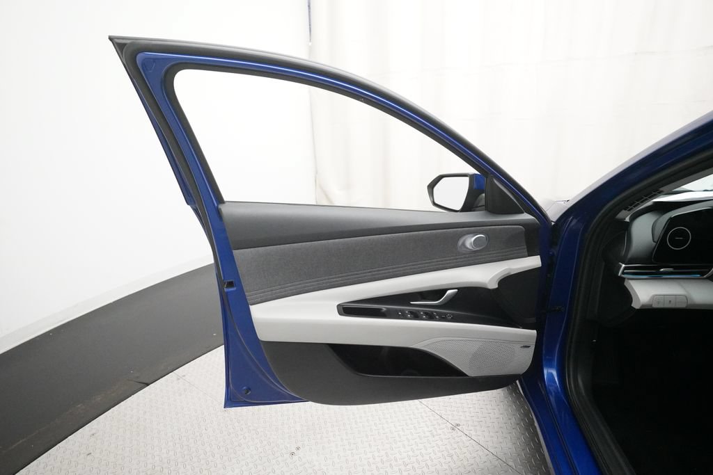 Used 2024 Hyundai Elantra Limited FWD image 27