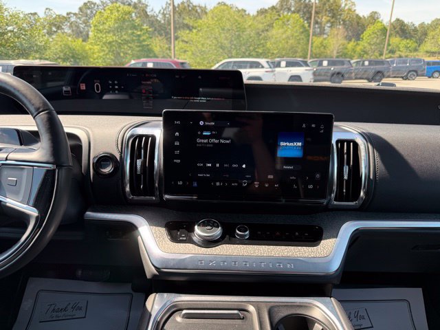 Used 2025 Ford Expedition Tremor AWD/4WD image 17