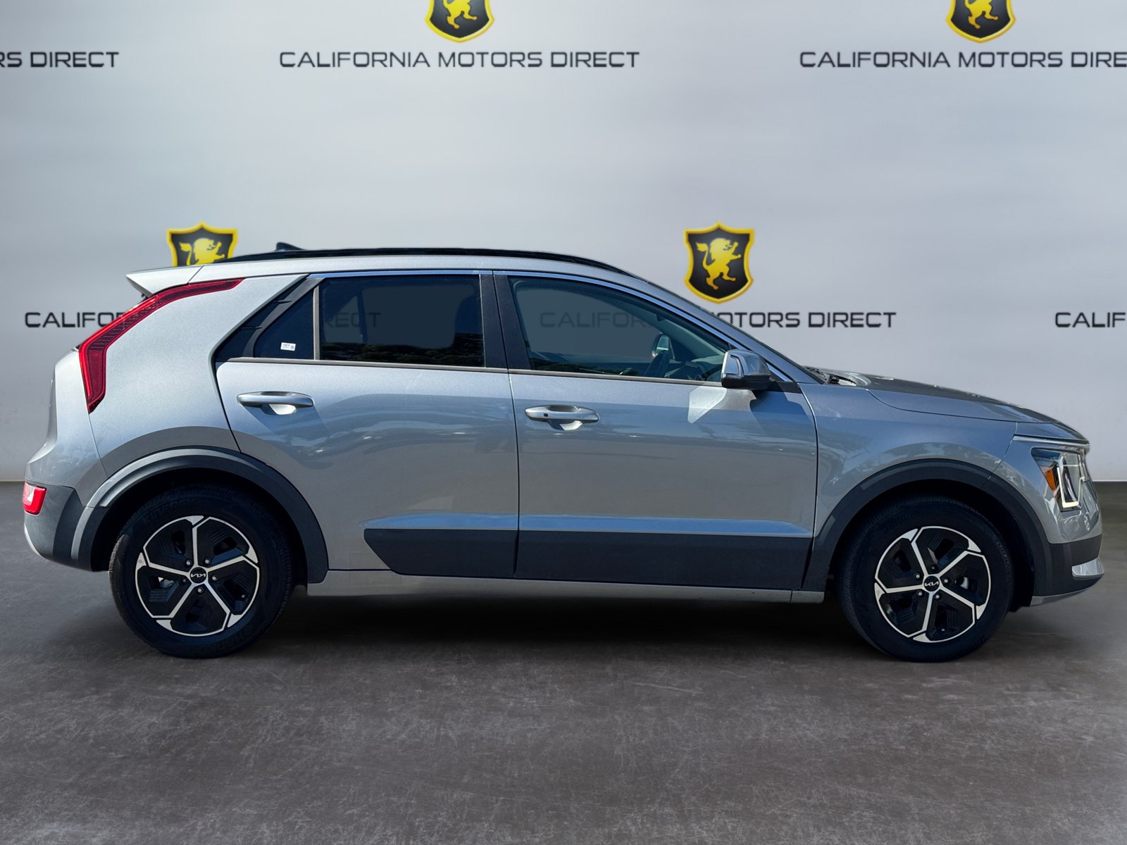 Used 2023 Kia Niro EX FWD image 6