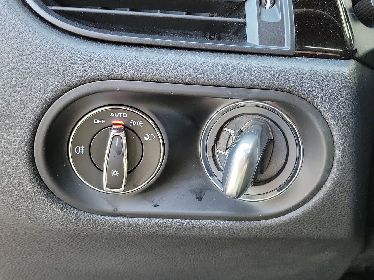 Used 2023 Porsche Macan Turbo image 27