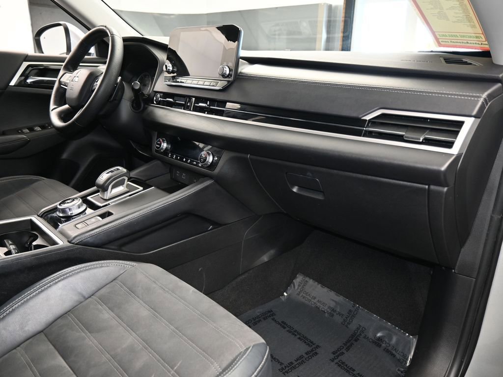 Used 2022 Mitsubishi Outlander SE image 55