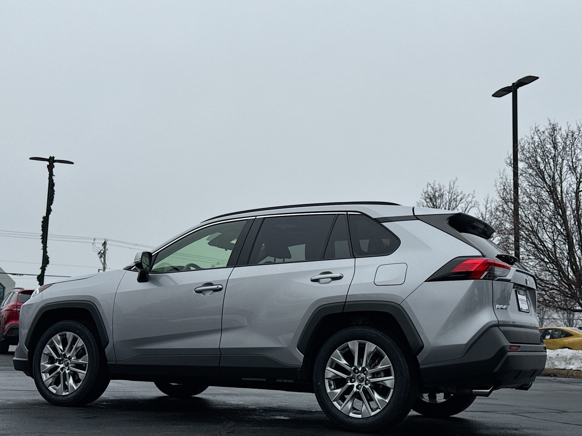 Used 2019 Toyota RAV4 XLE Premium image 14