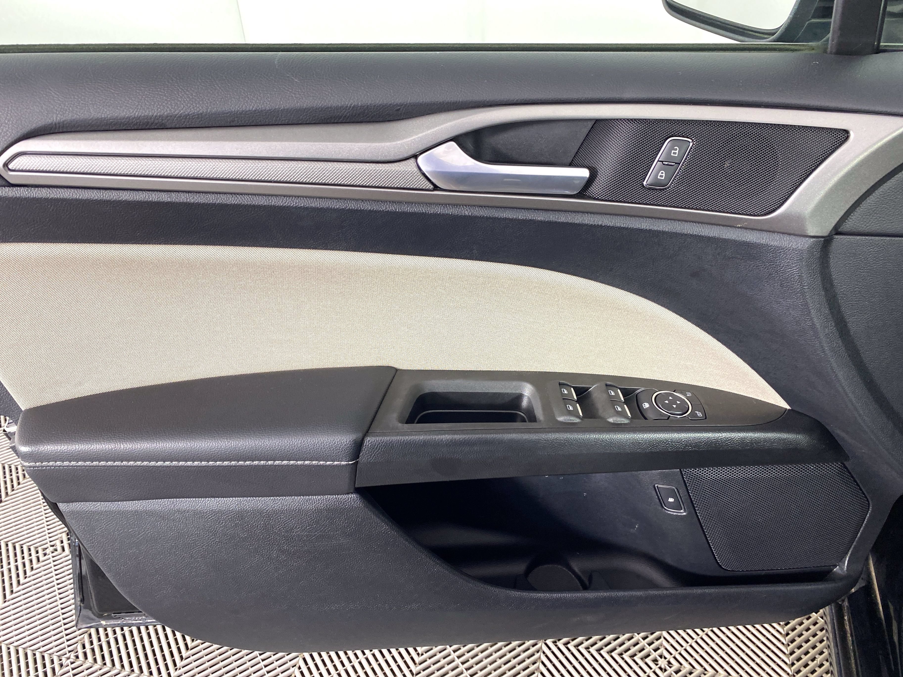 Used 2018 Ford Fusion S FWD image 12