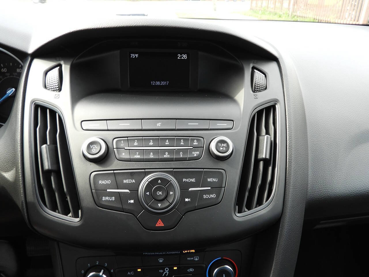 Used 2018 Ford Focus SE w/ Cold Weather Package FWD image 34