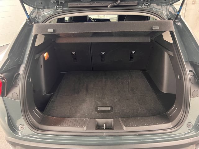 Used 2025 Chevrolet Trax LT FWD image 28