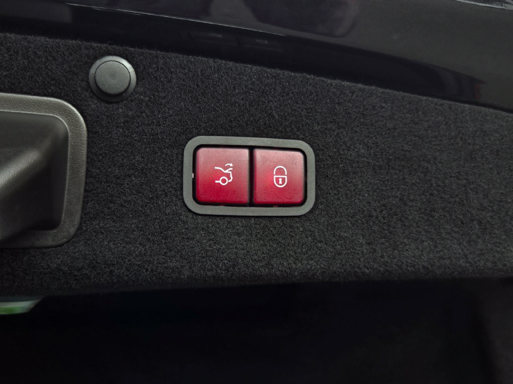 Used 2018 Mercedes-Benz S 560 Sedan image 37