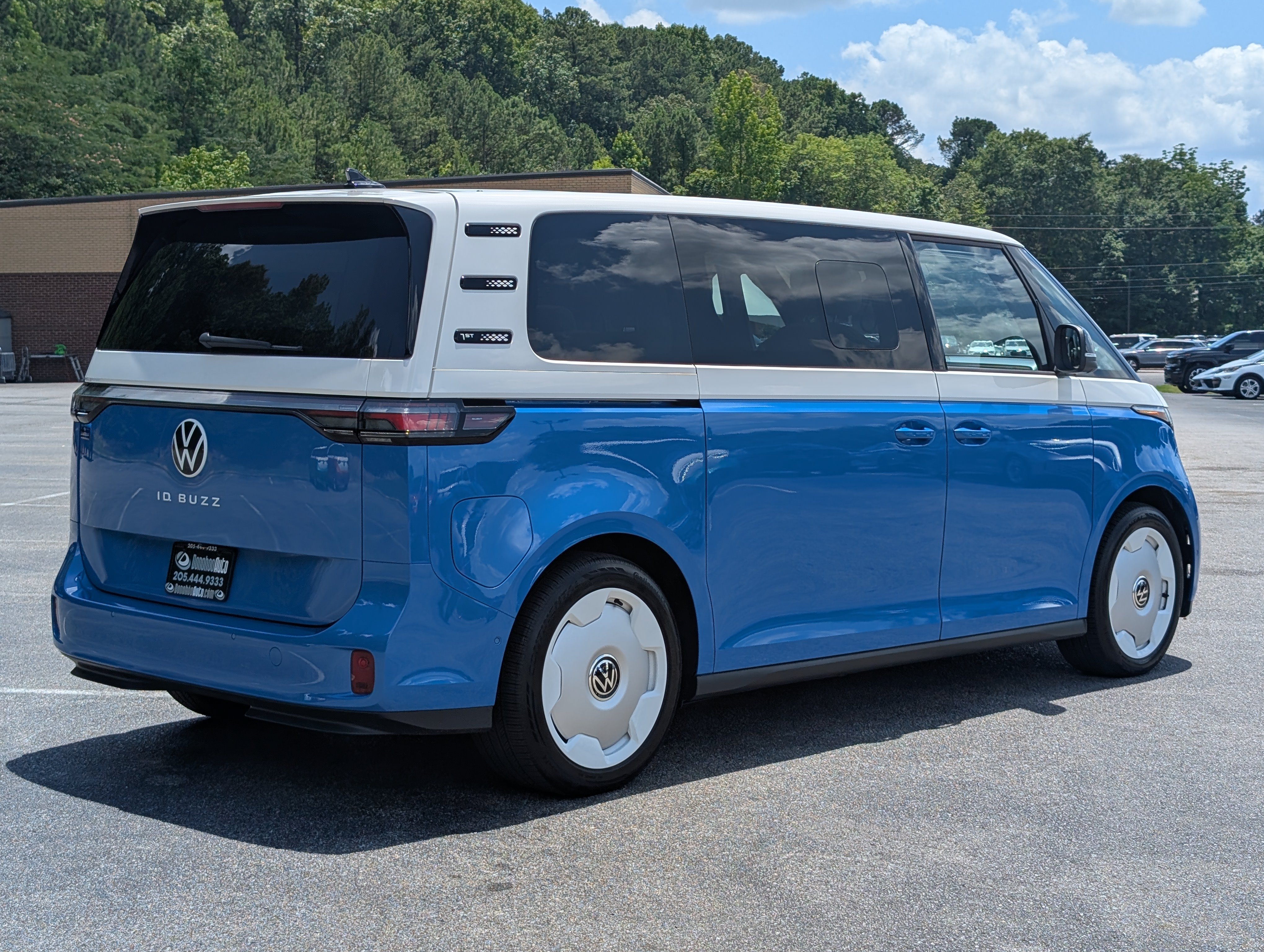 Used 2025 Volkswagen ID. Buzz Pro S Plus RWD image 9