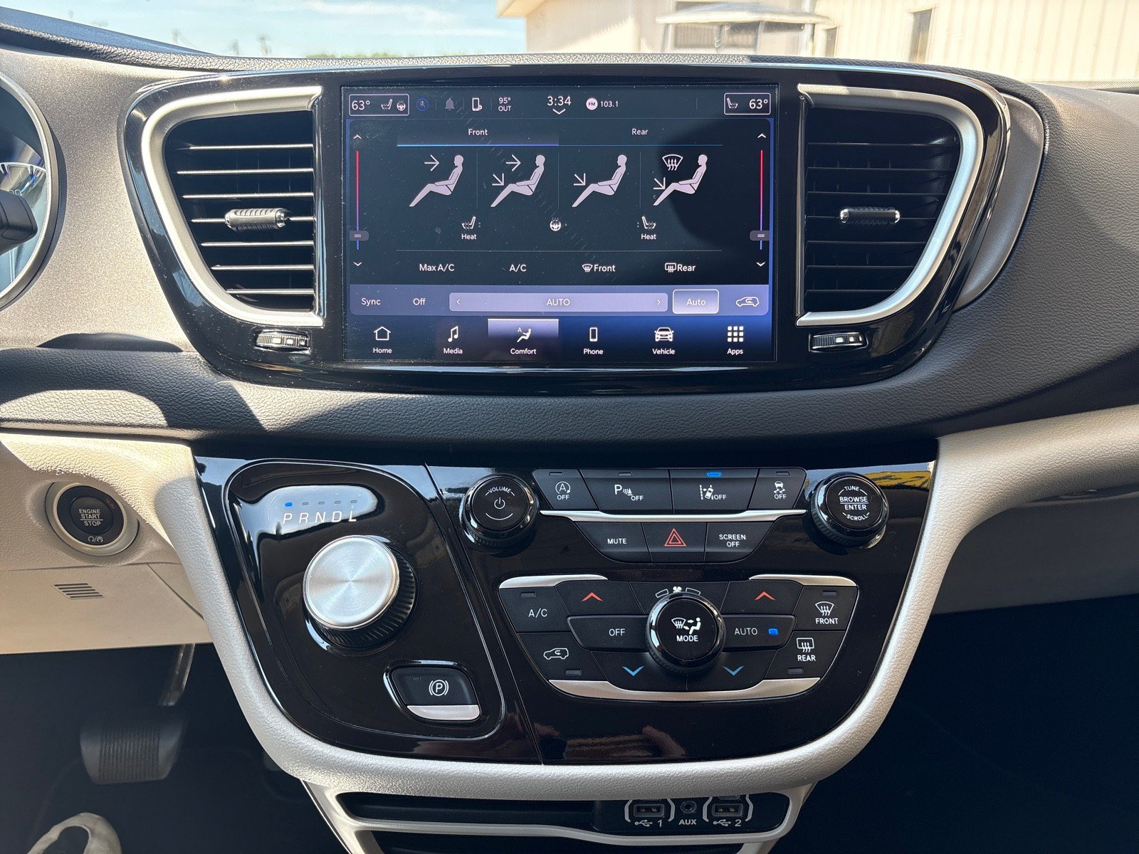 Used 2024 Chrysler Pacifica Touring-L FWD image 18