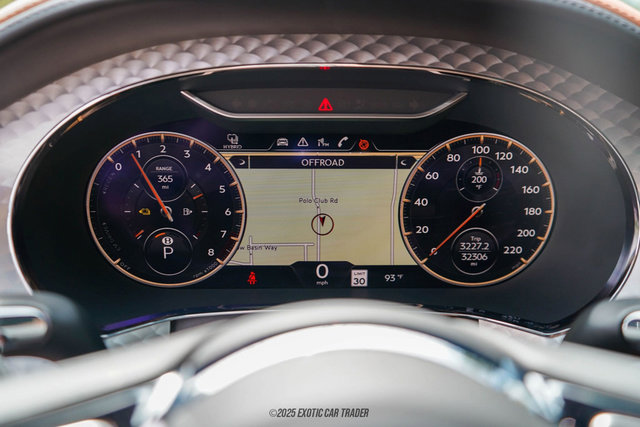 Used 2022 Bentley Flying Spur Plug-In Hybrid image 34