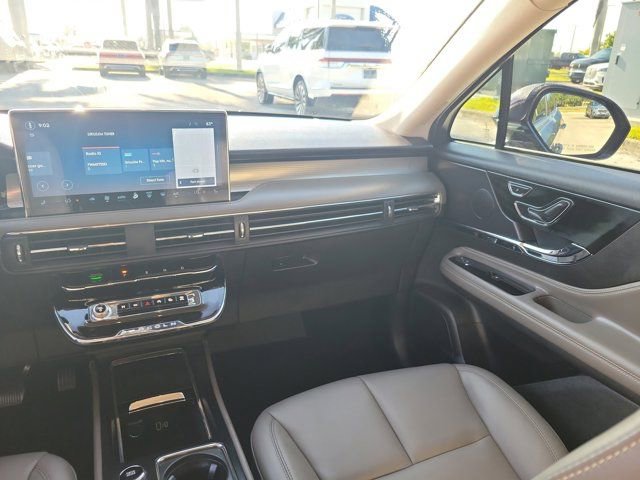 Certified 2024 Lincoln Corsair AWD w/ Rear Removable Package Tray image 21