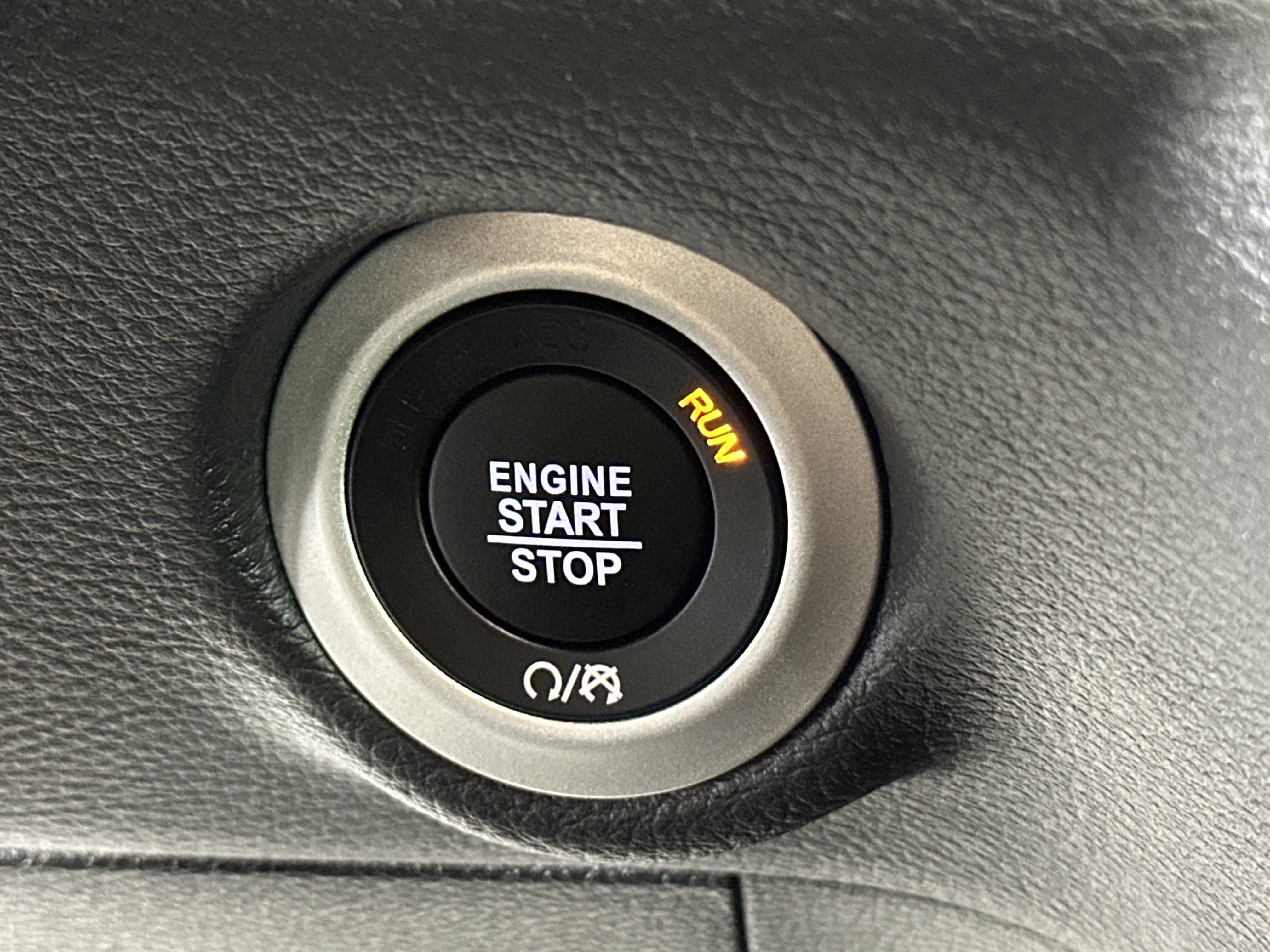 Used 2025 Chrysler Pacifica Select image 26