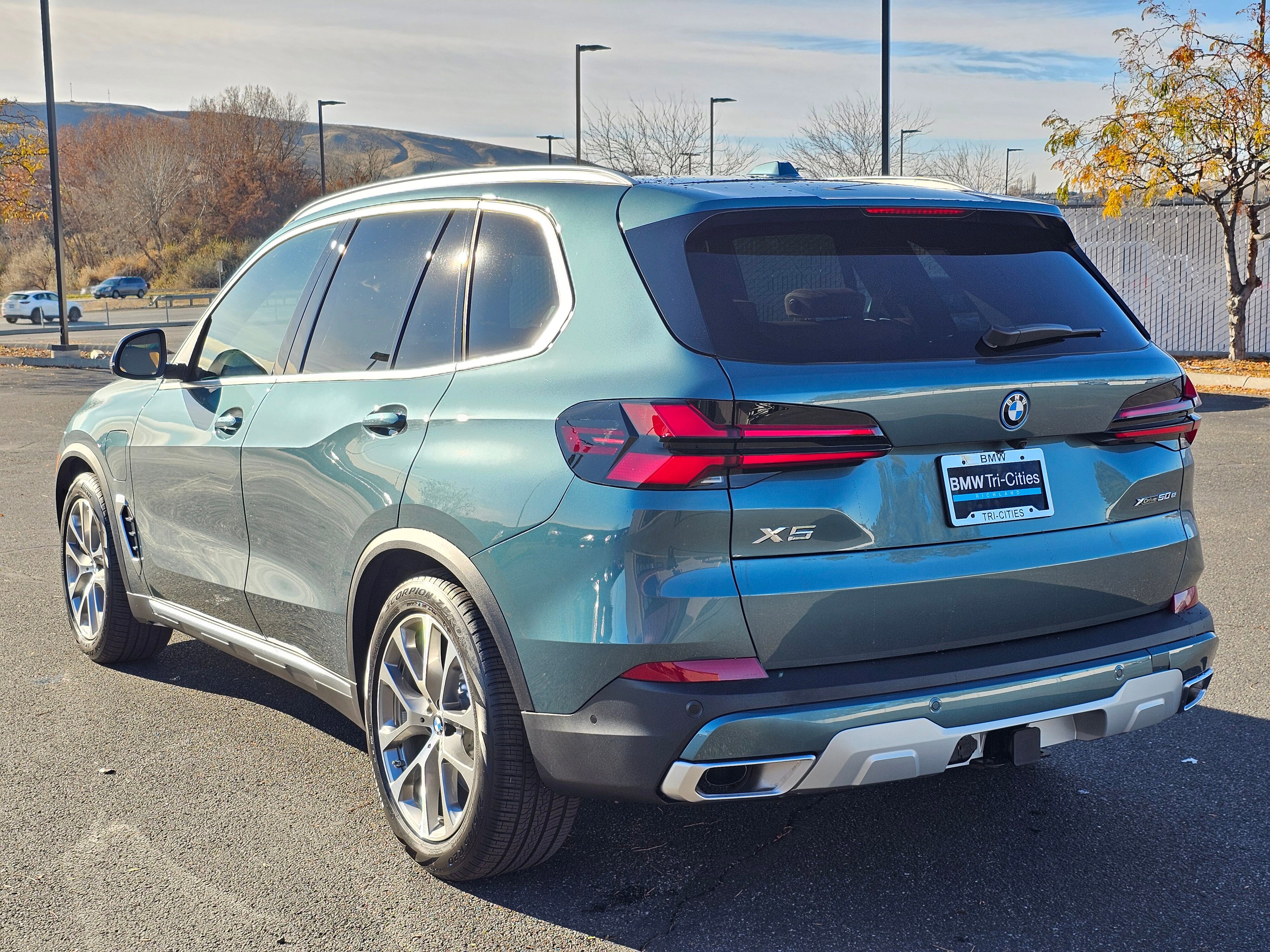 New 2026 BMW X5 xDrive50e image 4