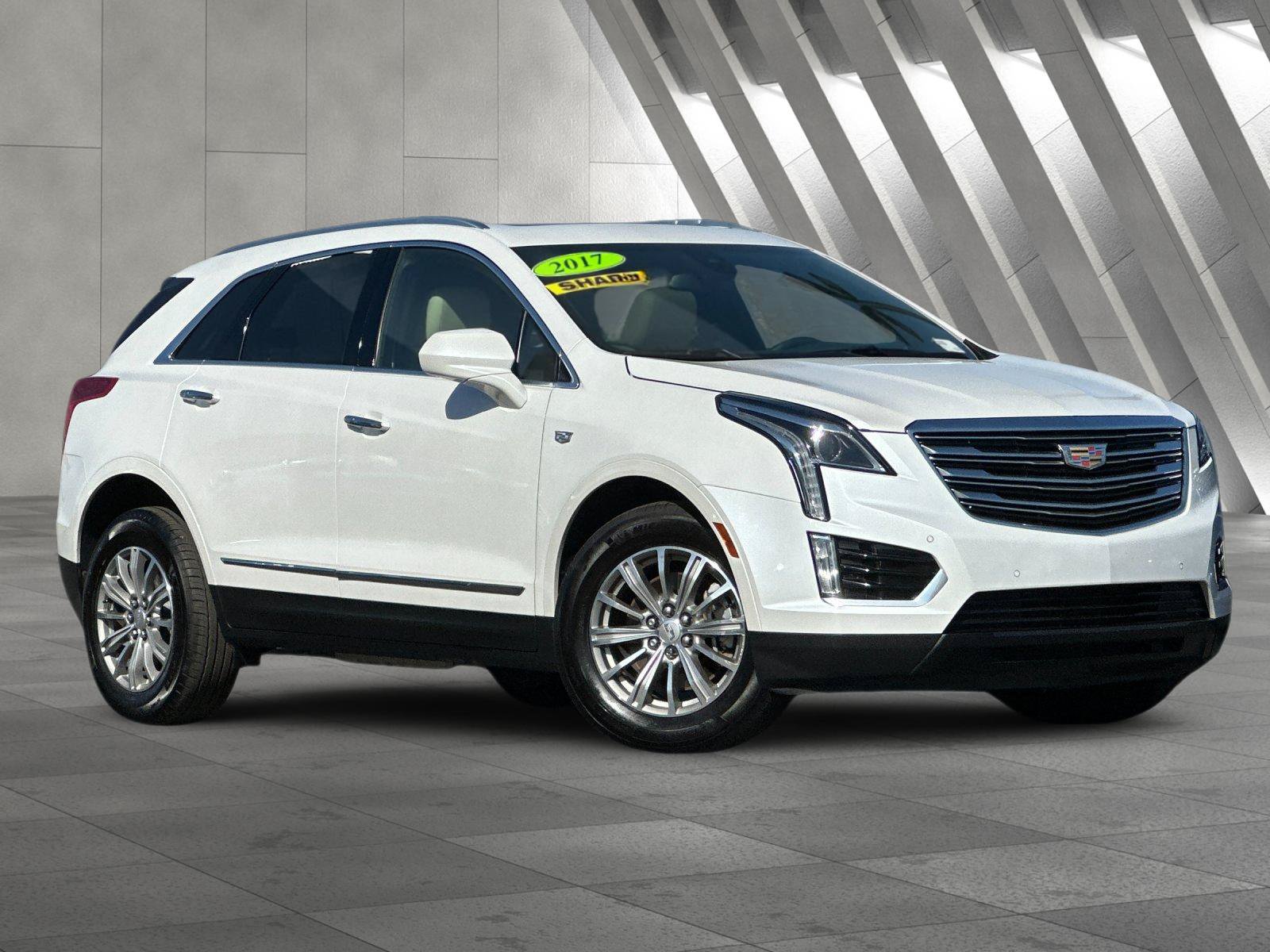 Used 2017 Cadillac XT5 Luxury w/ Driver Awareness Package AWD/4WD image 2