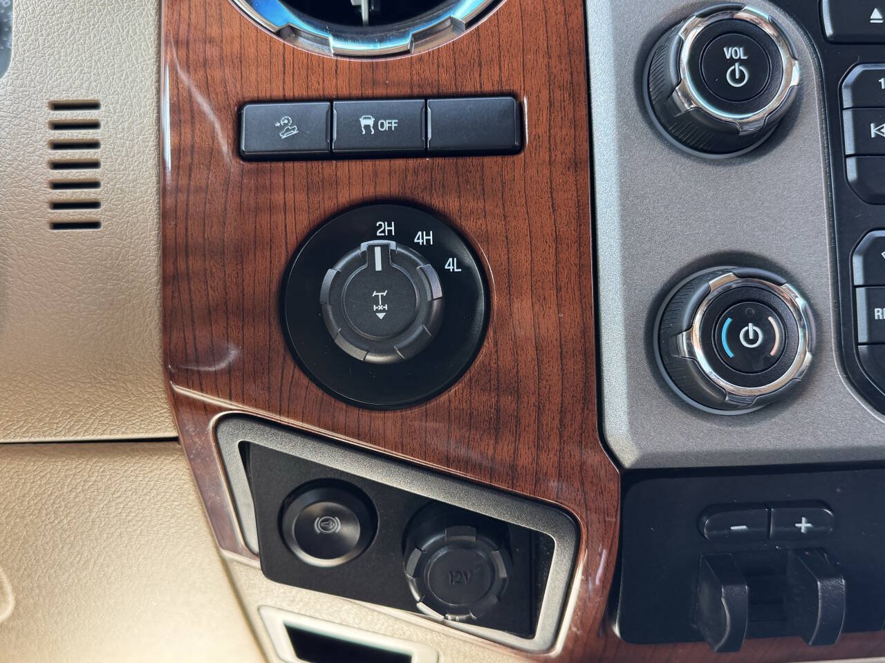 Used 2016 Ford F250 King Ranch w/ FX4 Off-Road Package AWD/4WD image 19