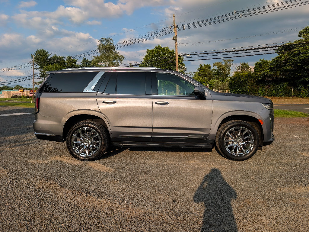 Used 2021 Cadillac Escalade Premium Luxury w/ LPO, Radiant Package AWD/4WD image 4