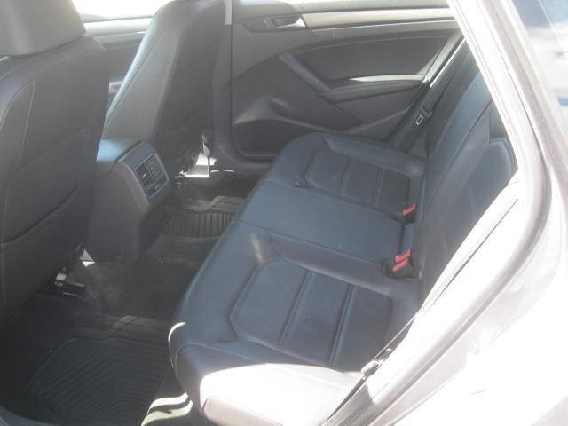 Used 2015 Volkswagen Passat 1.8T SE image 11