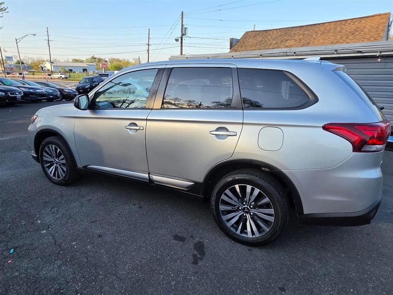 Used 2020 Mitsubishi Outlander ES AWD/4WD image 3