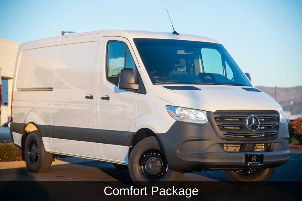 Used 2025 Mercedes-Benz Sprinter 2500 image 3