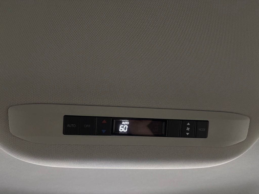 Used 2026 Toyota Sienna LE FWD image 50