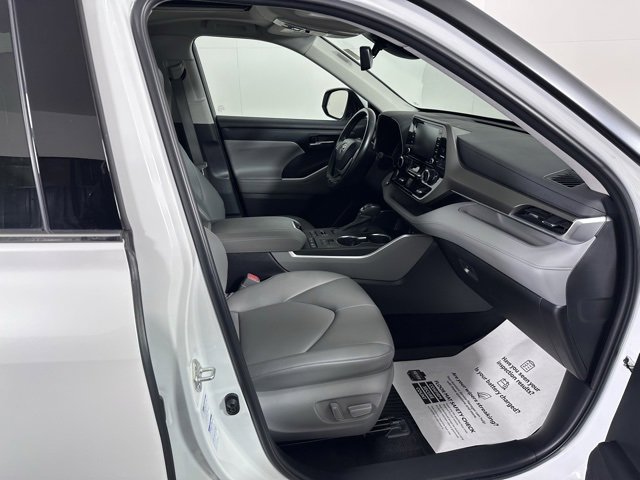 Used 2022 Toyota Highlander XLE image 11