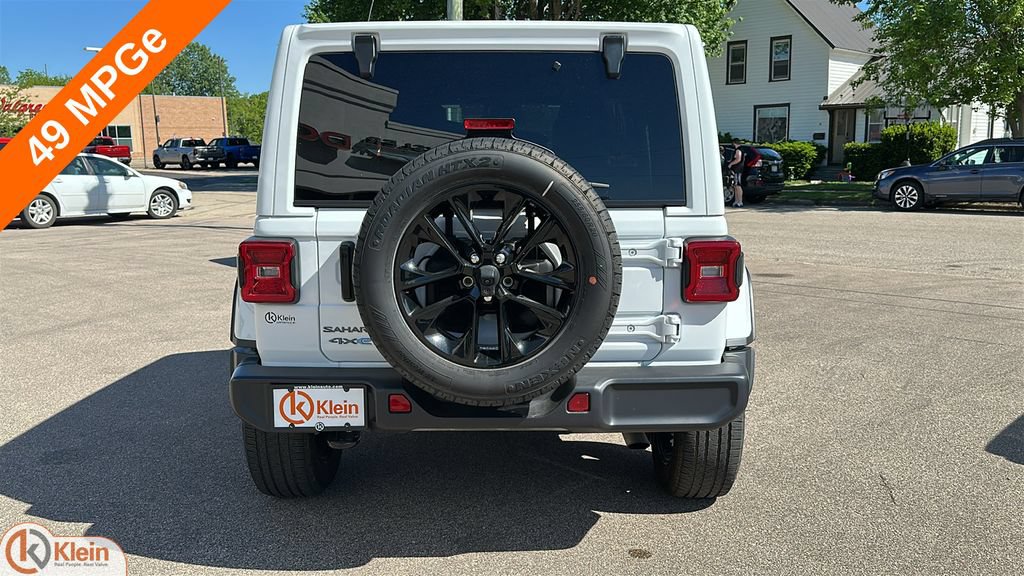 Used 2025 Jeep Wrangler Unlimited Sahara AWD/4WD image 7