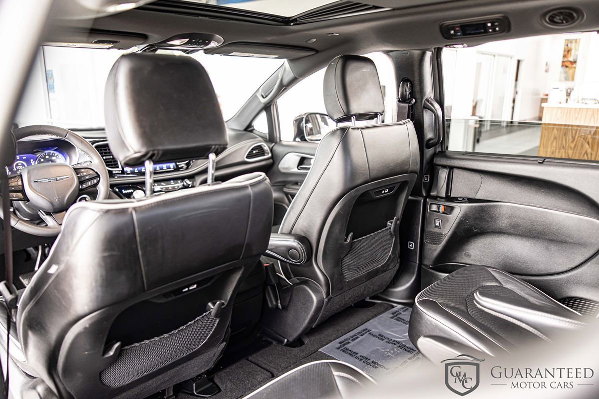 Used 2025 Chrysler Pacifica Limited FWD image 34