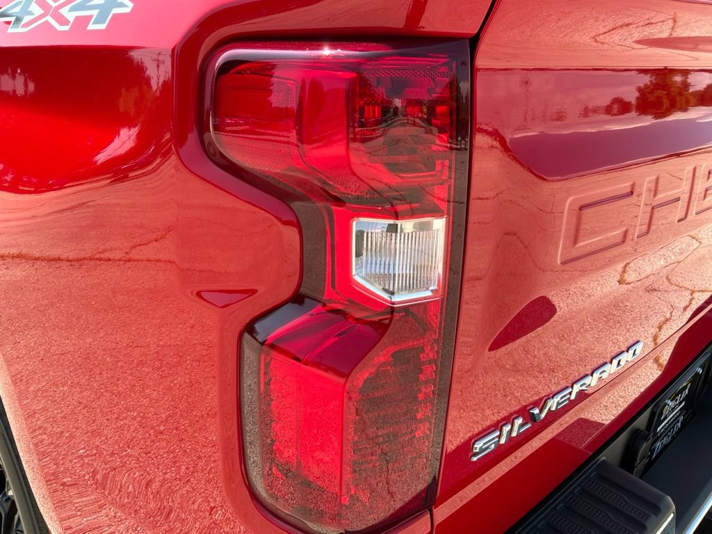 Used 2023 Chevrolet Silverado 1500 LT AWD/4WD image 20
