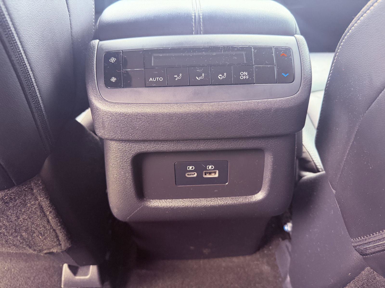 Used 2024 Nissan Pathfinder SL AWD/4WD image 26