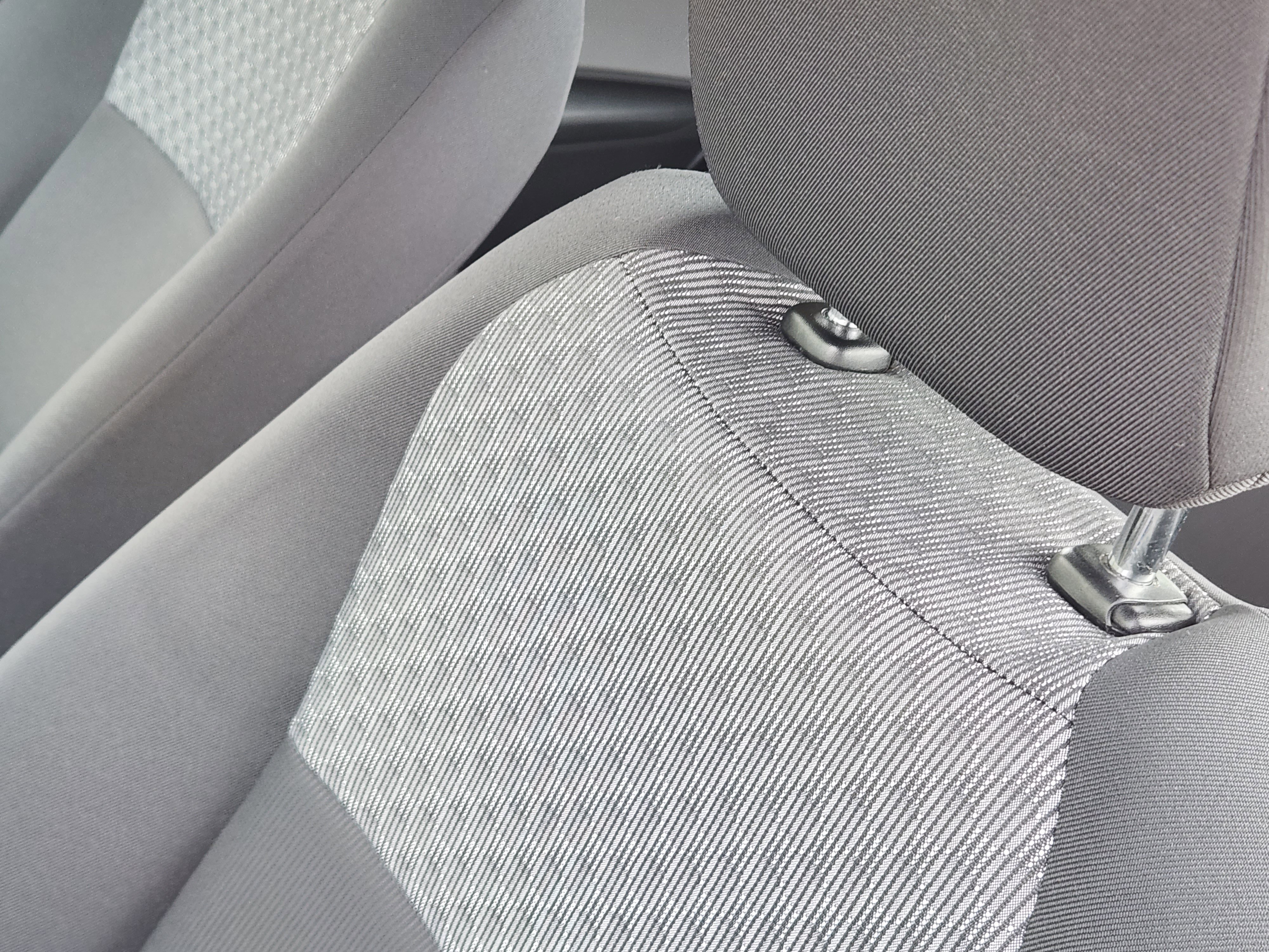 Used 2016 Toyota Yaris L image 18