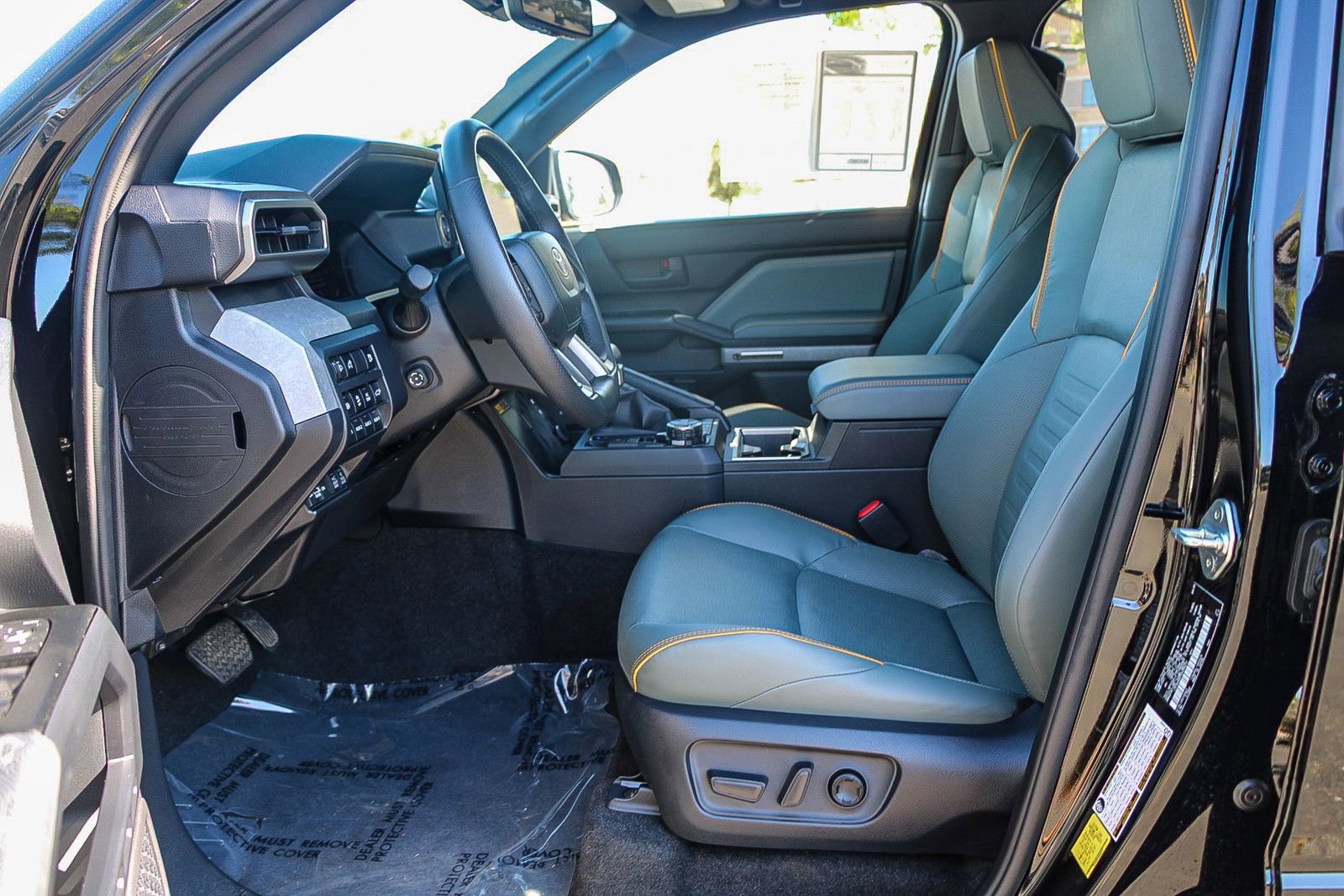 Used 2025 Toyota 4Runner Trailhunter AWD/4WD image 18