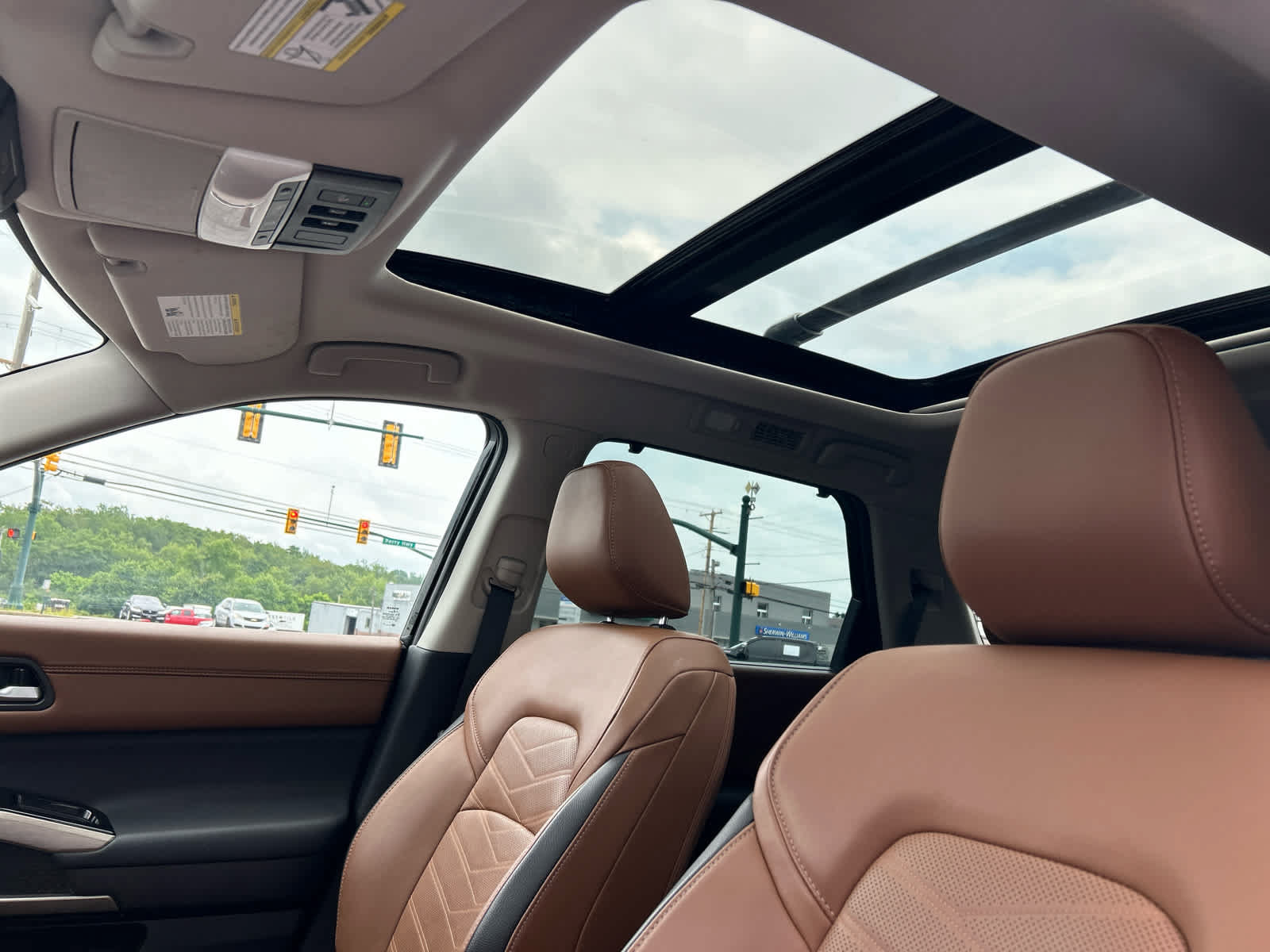 Certified 2025 Nissan Pathfinder Platinum AWD/4WD image 5