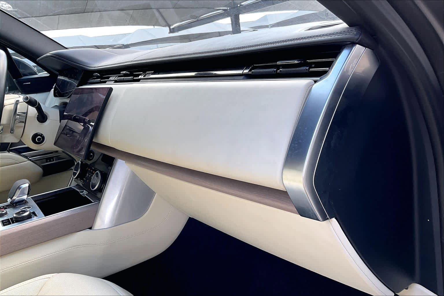 Used 2023 Land Rover Range Rover SE image 19