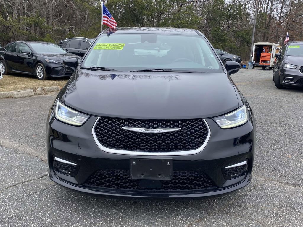 Used 2024 Chrysler Pacifica Touring-L image 7
