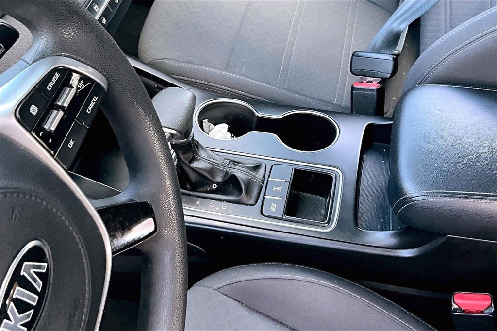 Used 2019 Kia Sorento LX image 12