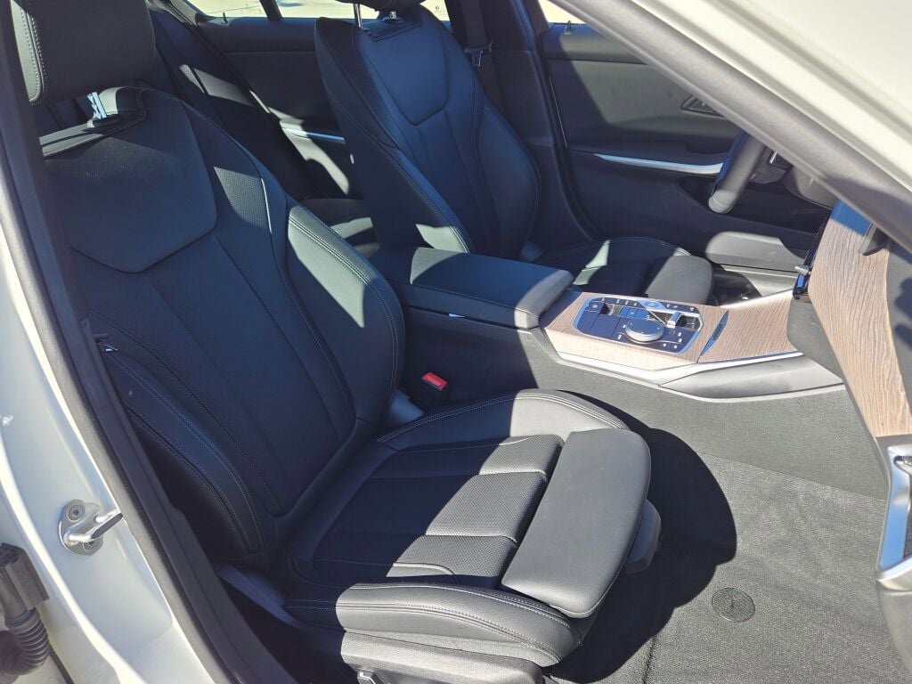 Used 2025 BMW 330i xDrive Sedan image 5
