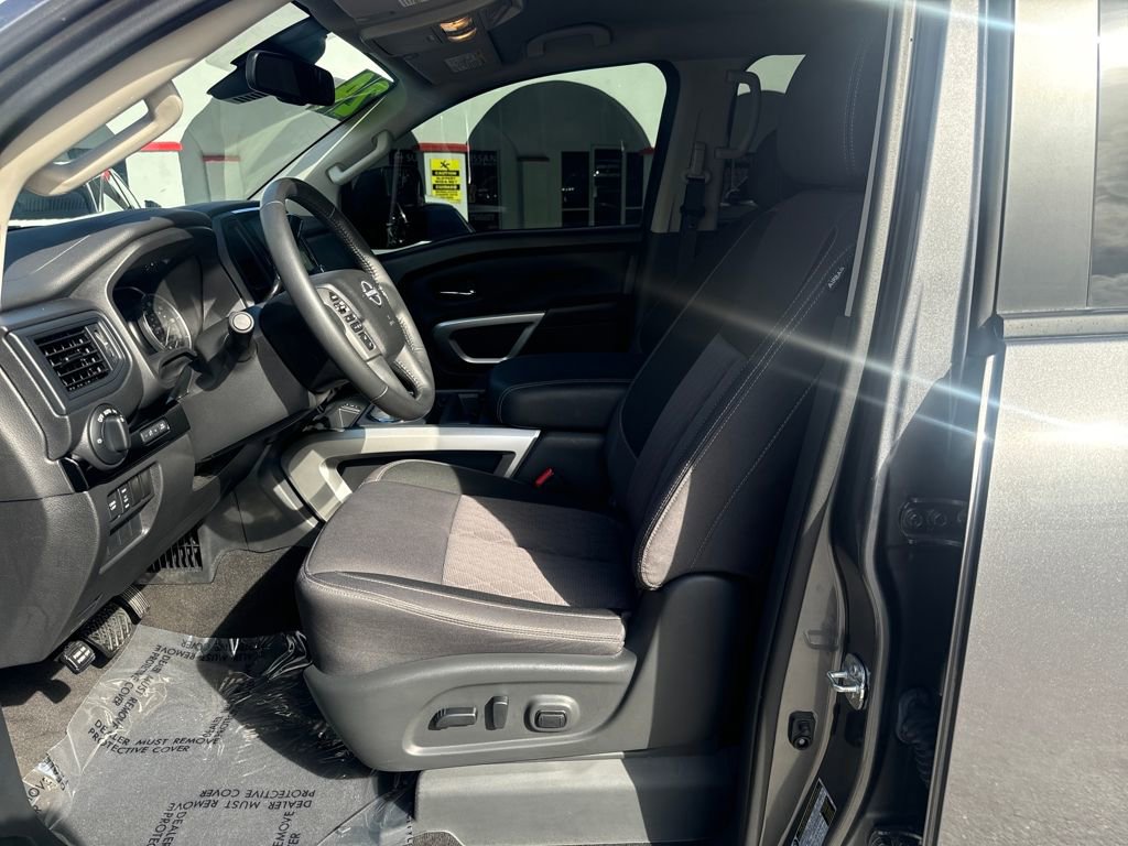 Used 2024 Nissan Titan SV w/ SV Convenience Package image 10