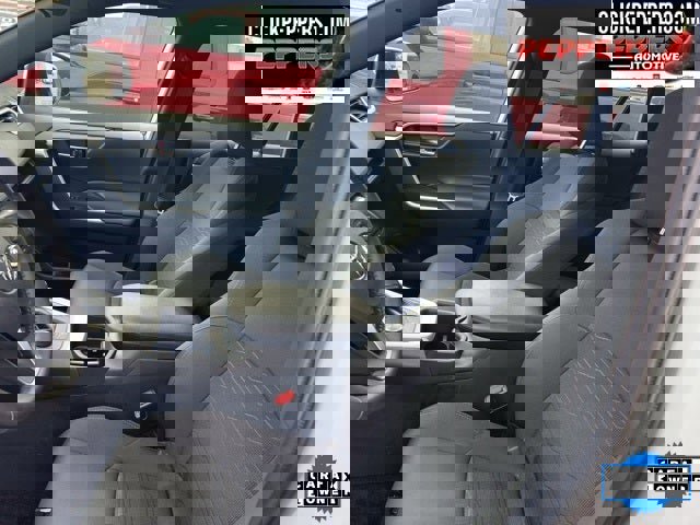 Used 2024 Toyota RAV4 SE w/ Convenience Package image 12