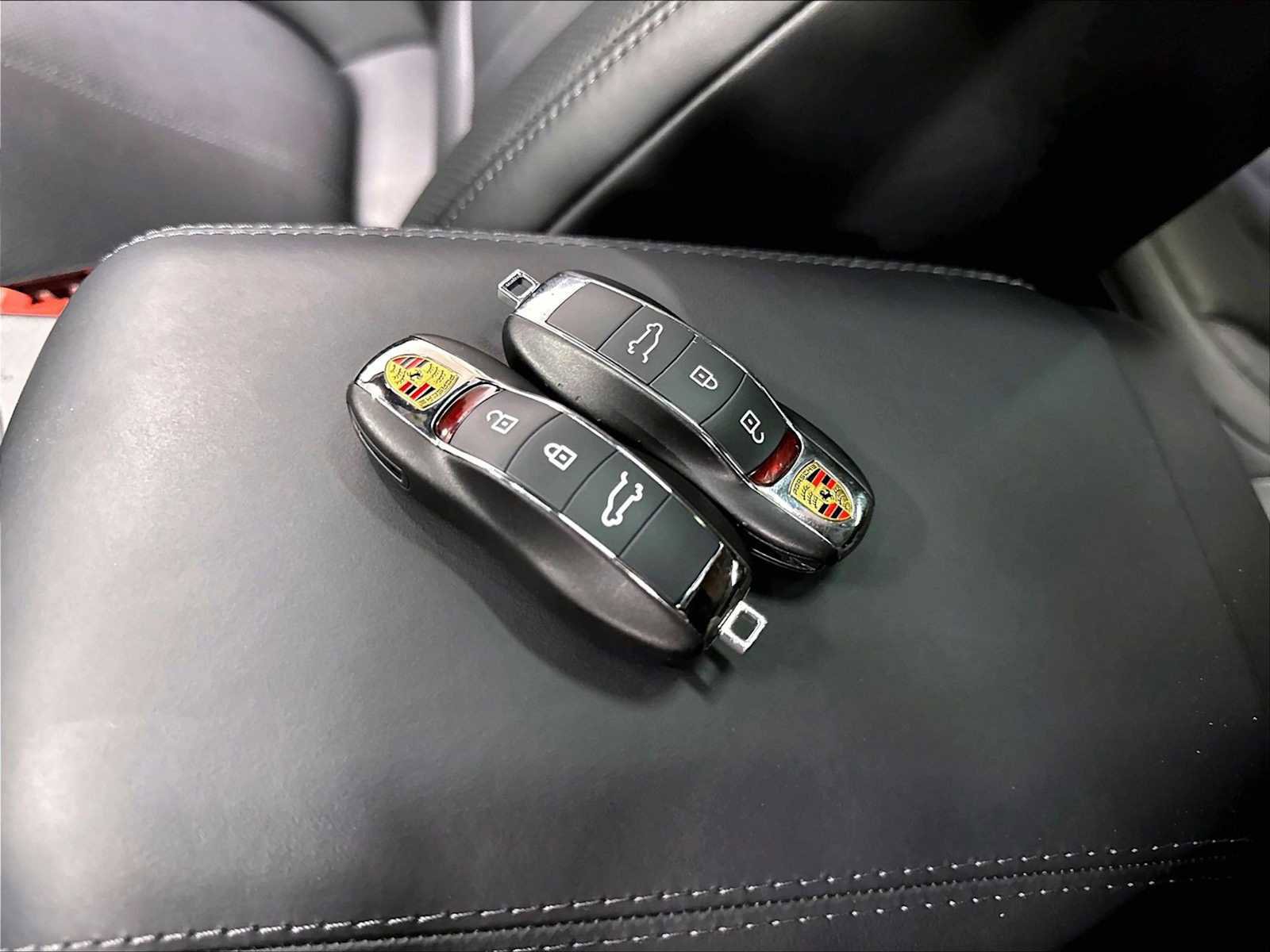 Used 2026 Porsche Macan AWD/4WD image 37