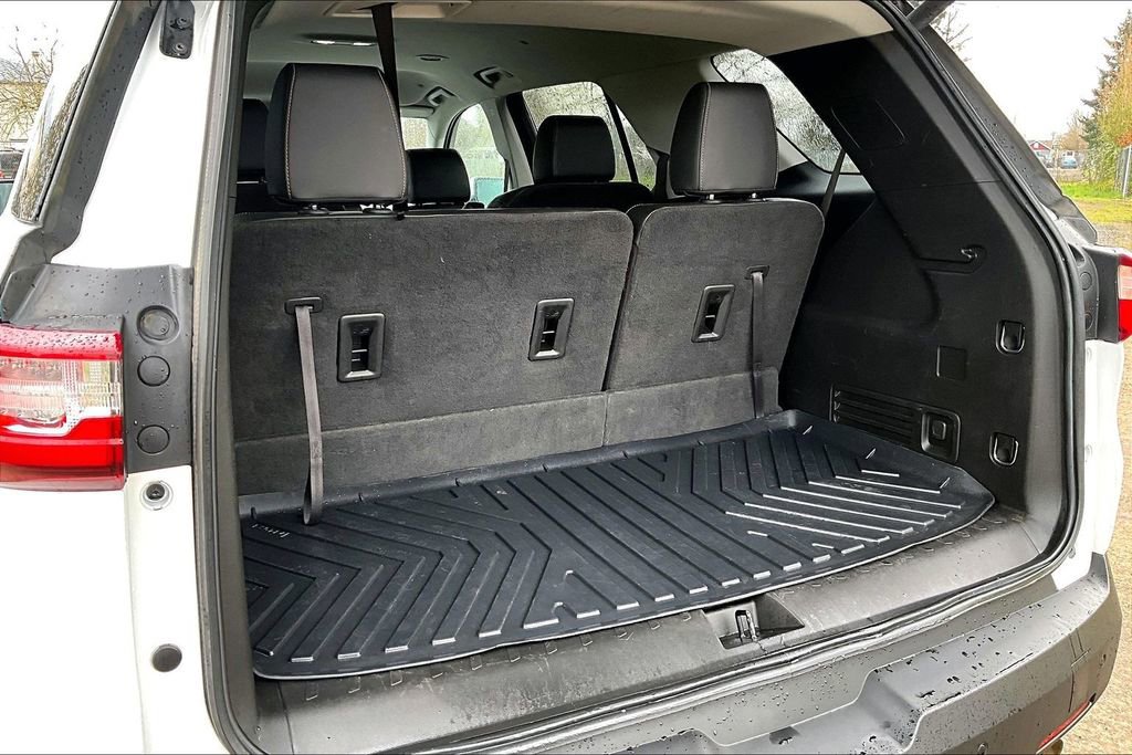 Used 2021 Chevrolet Traverse LT w/ LT Premium Package image 36
