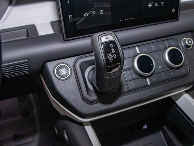 New 2025 Land Rover Defender 130 X-Dynamic SE image 19
