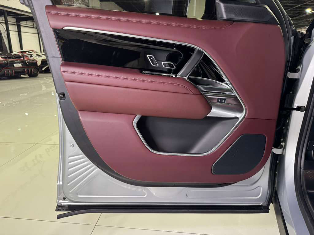 Used 2024 Land Rover Range Rover SE image 36
