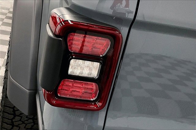 Used 2024 Jeep Gladiator Mojave w/ Technology Group image 30