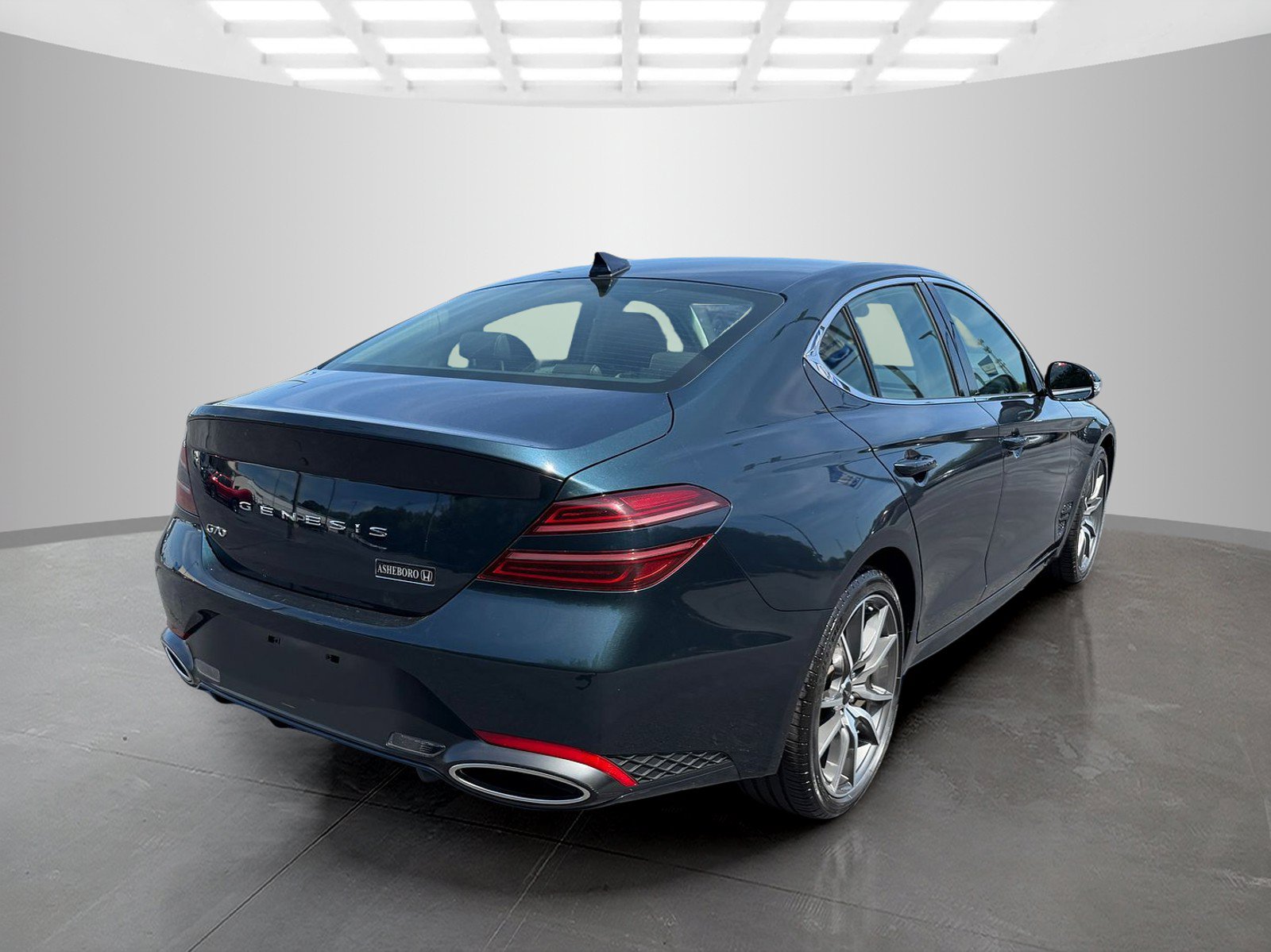 Used 2025 Genesis G70 2.5T RWD image 7