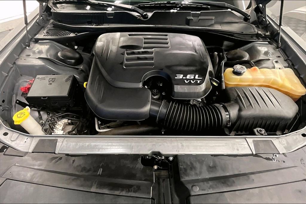 Used 2019 Dodge Challenger SXT RWD image 9