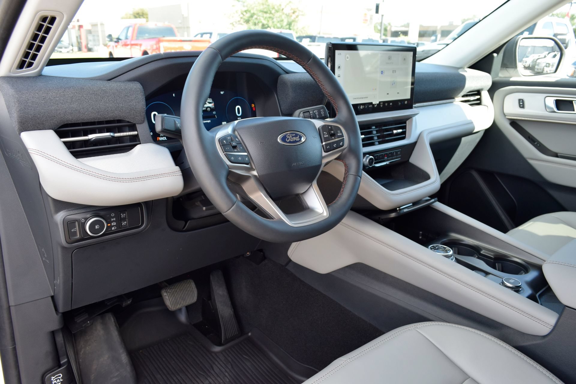 Used 2025 Ford Explorer Active w/ Active Comfort Package AWD/4WD image 16