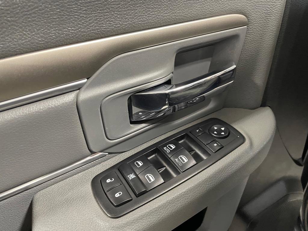 Used 2015 RAM 1500 Classic SLT w/ SLT Plus D￩cor Group image 12