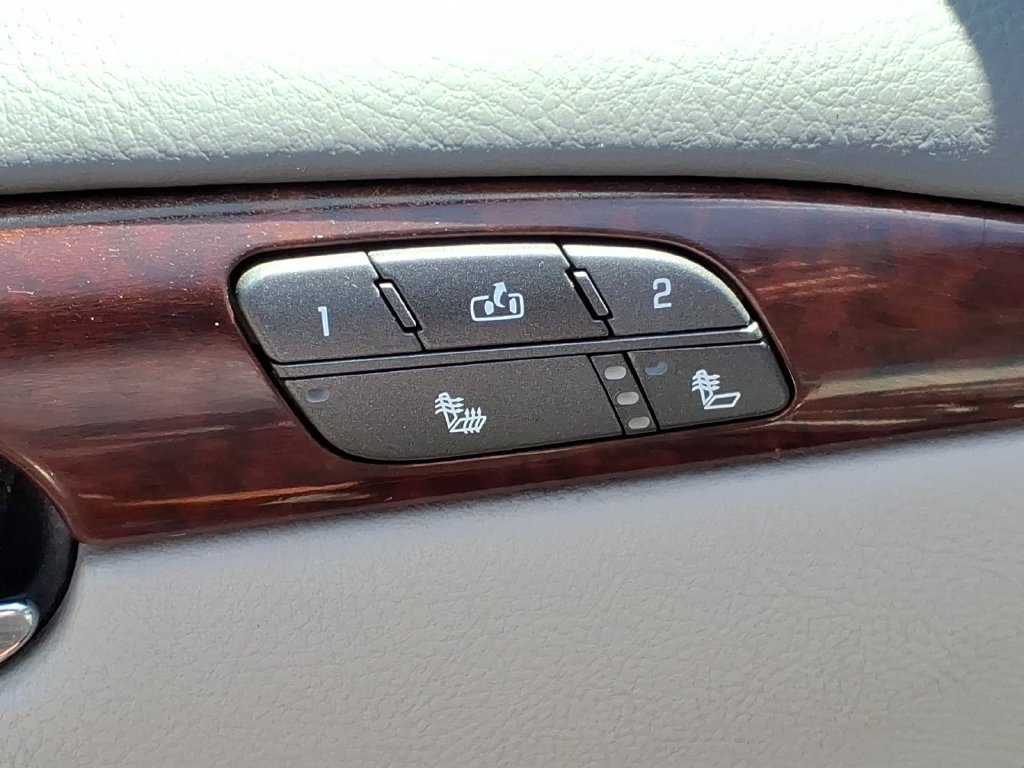 Used 2008 Buick Lucerne CXL w/ Driver Confidence Package FWD image 14